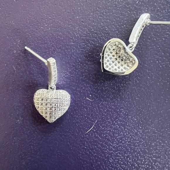 Silver Pave Heart Earrings New - Picture 5 of 6